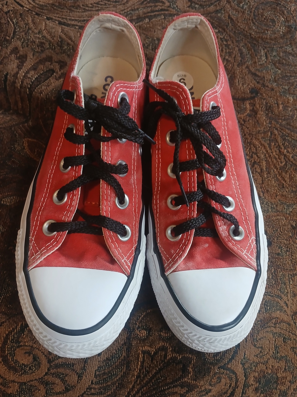 Classic Red Canvas Womens Low-Top Sneakers with Black Laces